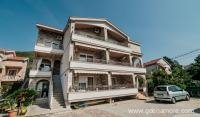 Апартаменти Сиеркович, частни квартири в града Kumbor, Черна Гора