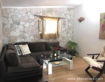 Apartment Alisa, private accommodation in city Prčanj, Montenegro - 129ECC1C-64BE-43A3-A3B6-DE2857BC71EB